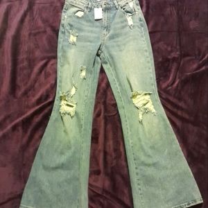 Women's ripped flare jeans size 5 NEVER BEEN WORN